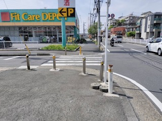 フィットケアデポの交差点を左折