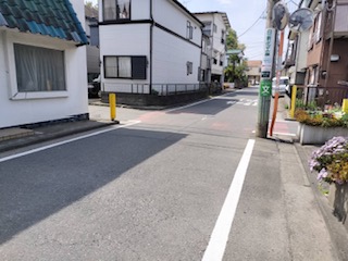 黄色いポールを左折