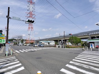 ファミリーマートを右折